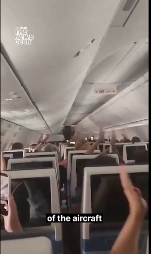 突发！国际航班空中惊魂，副机长持刀刺伤机长！载180人客机骤降1.4万英尺，惊动战机升空、领空紧急关闭