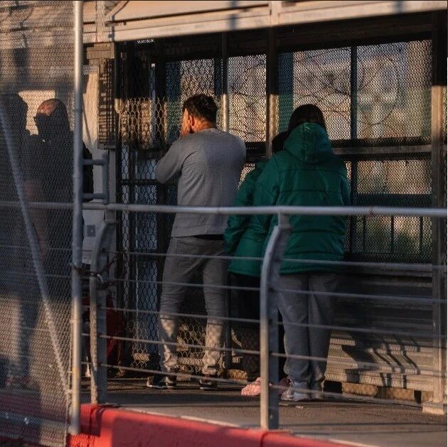 被美国遣返，不一定送回国！最高法放行：有华人上飞机后才知去哪里