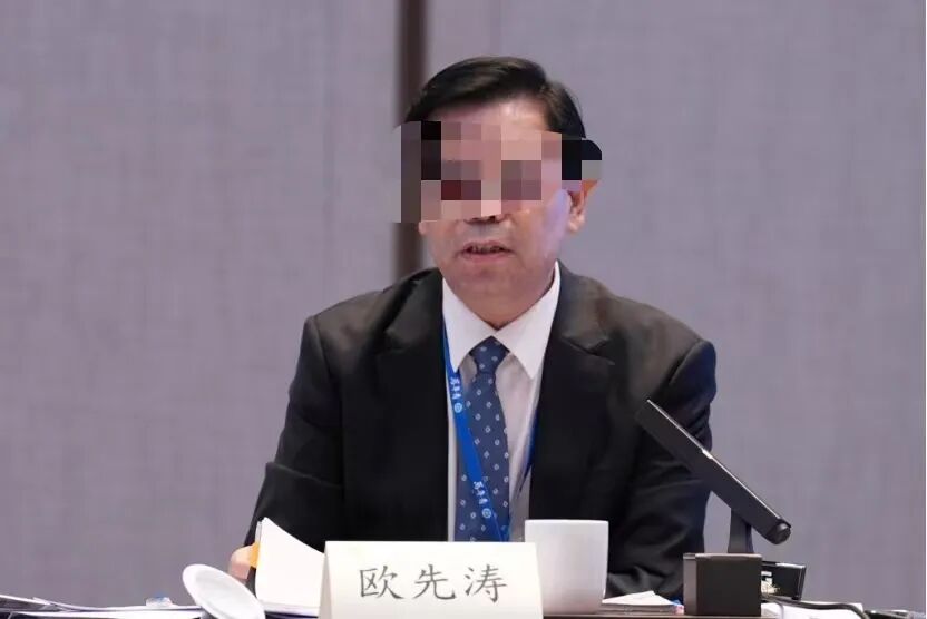 网传东航空姐下跪事件乘客为上市公司董事长？ 万年青回应