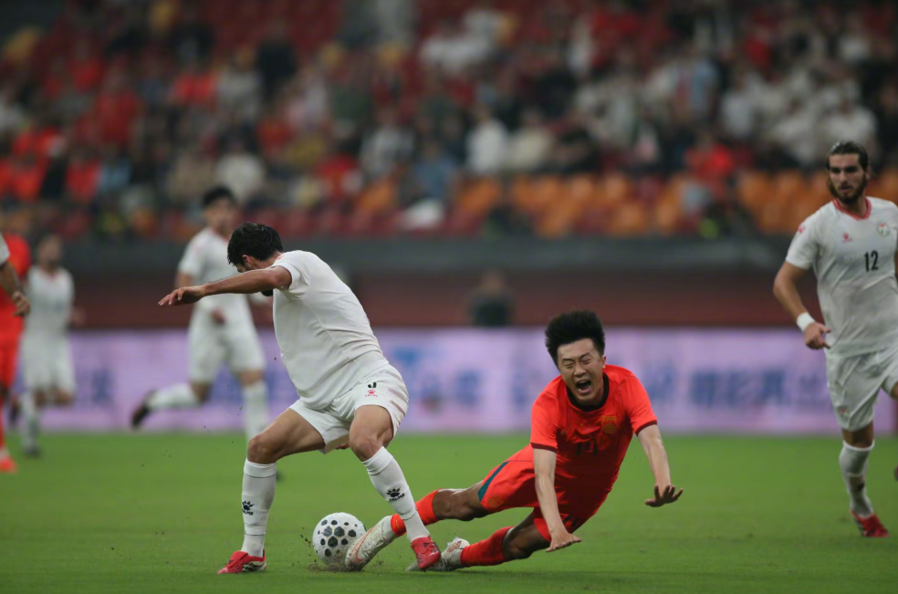 国足三连败，0-1不敌塔吉克斯坦队，历史上首次负于对手