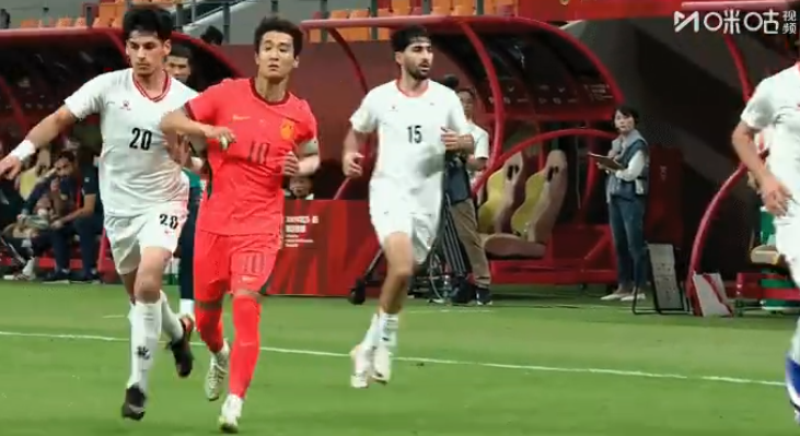 国足三连败，0-1不敌塔吉克斯坦队，历史上首次负于对手 | 中国男足三连败，0-1不敌塔吉克斯坦队，历史上首次负于对手