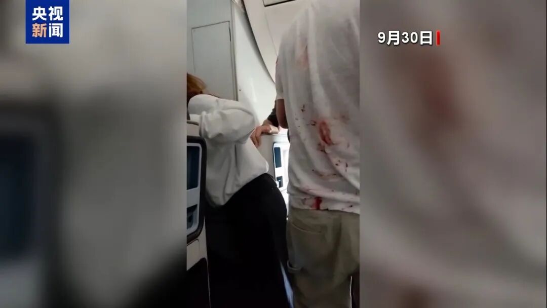 迪拜航空副驾驶行凶近9小时后，其个人账号突然更新：悼念本·拉登继任者扎瓦赫里，以及在CIA站点发动自杀式袭击者巴拉维；当时他已被羁押