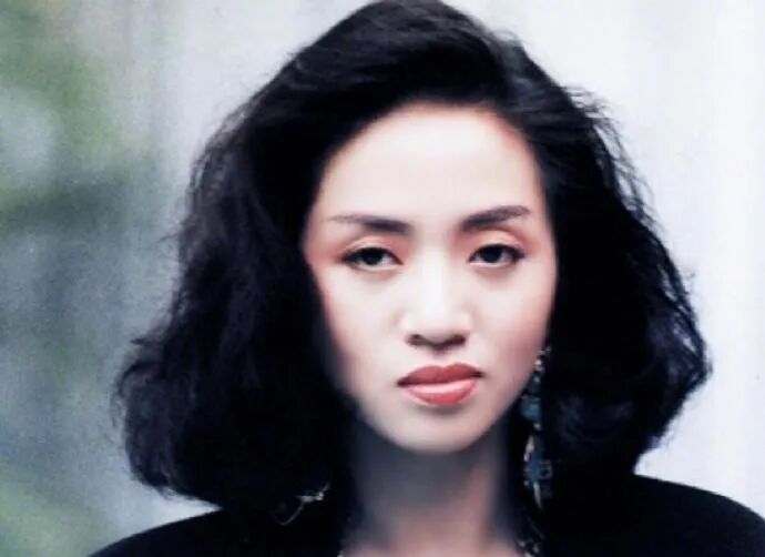 梅艳芳骨灰被盗近3个月，至今仍未寻回，香港近年已有多位名人骨灰被盗