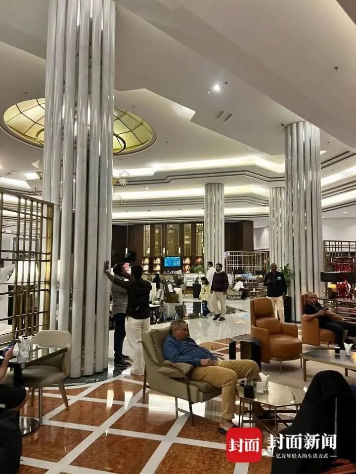 1死11伤,沙特利雅得机场再次遇袭!中国旅客转机途中遇袭,自述惊魂一刻:人群哭喊,浓烟四起、现场能看到有人被炸死
