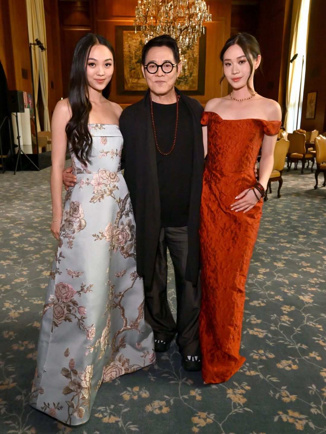 有4个女儿的李连杰离婚“净身出户” 利智后妈难做 小女儿曾想轻生