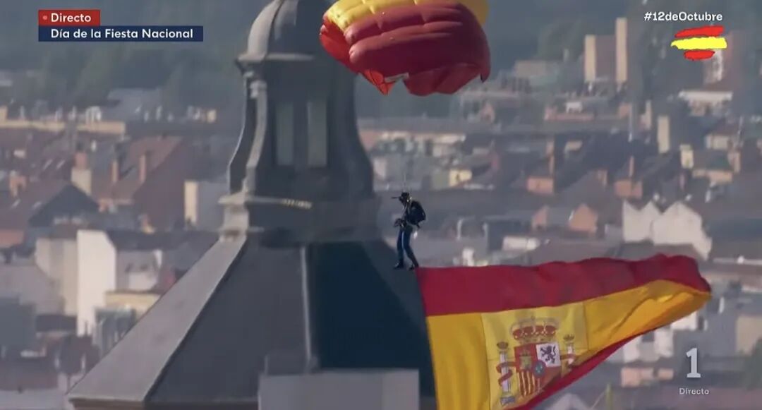 西班牙举办2026国庆阅兵式,王室出席,公主很帅!