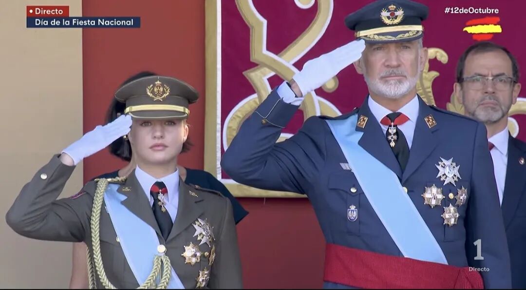 西班牙举办2026国庆阅兵式,王室出席,公主很帅!