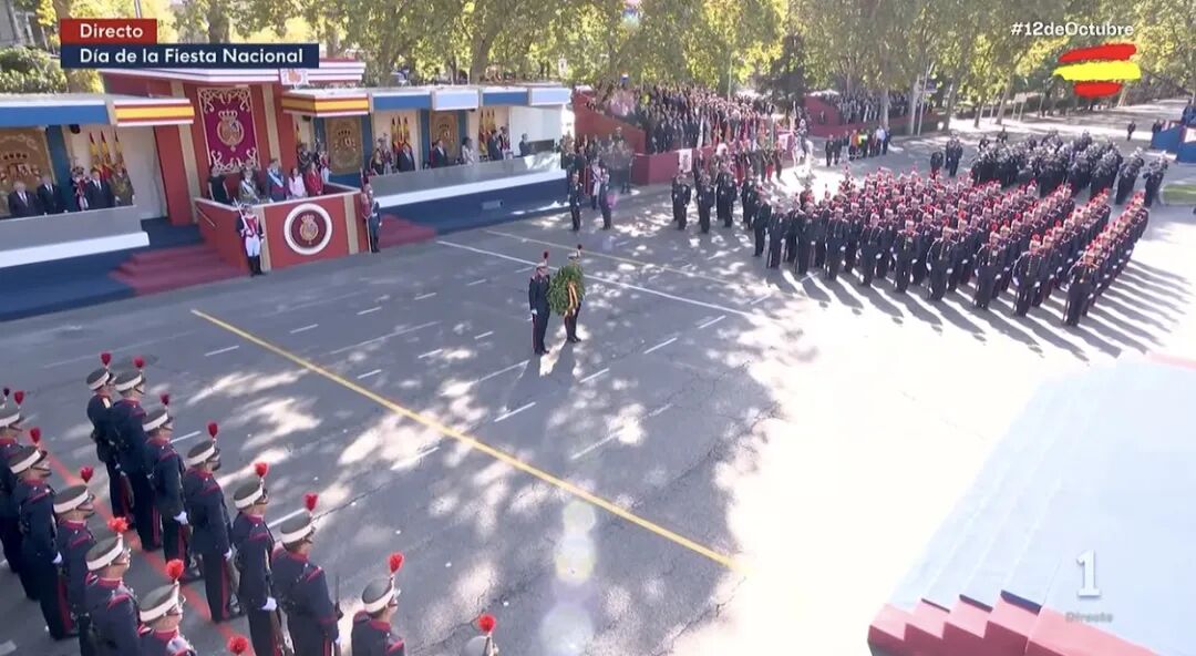 西班牙举办2026国庆阅兵式,王室出席,公主很帅!