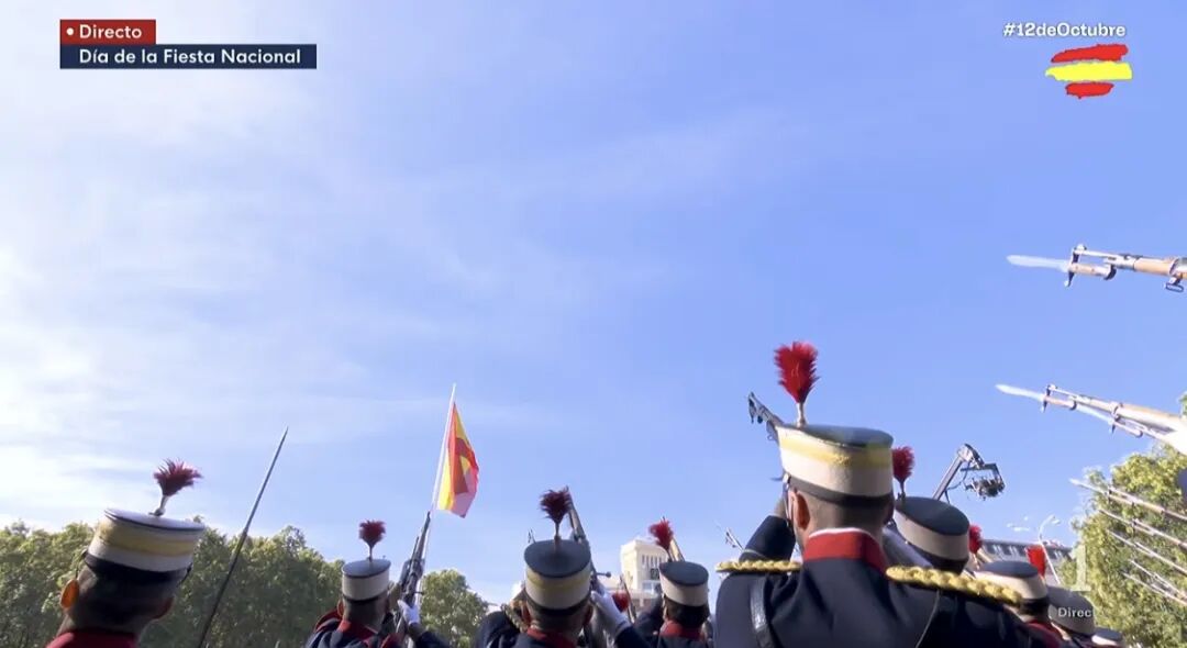 西班牙举办2026国庆阅兵式,王室出席,公主很帅!