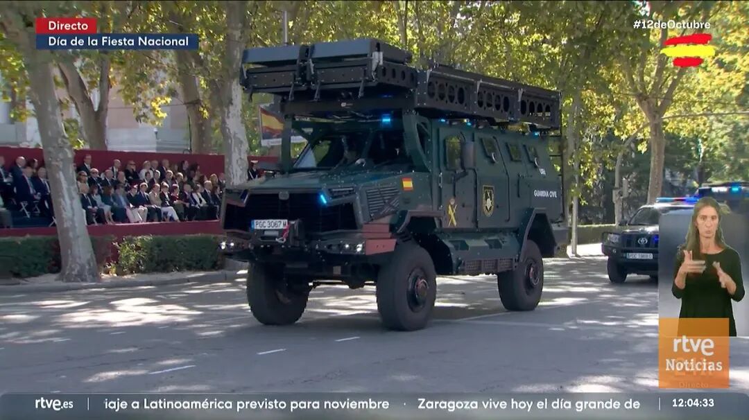 西班牙举办2026国庆阅兵式,王室出席,公主很帅!