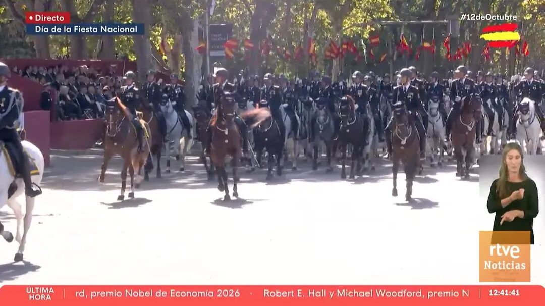 西班牙举办2026国庆阅兵式,王室出席,公主很帅!