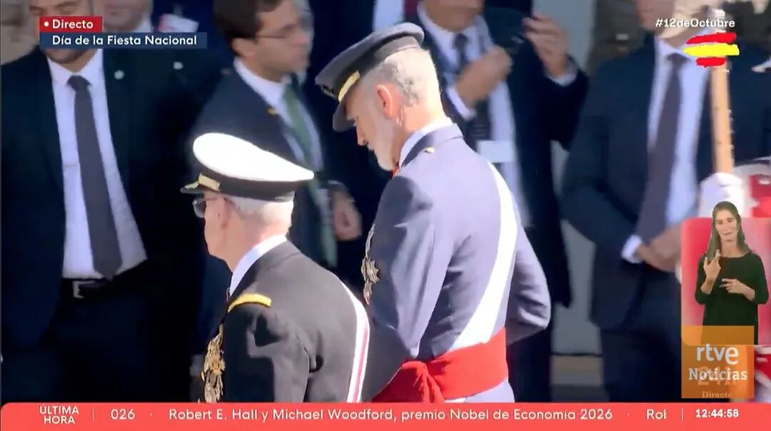 西班牙举办2026国庆阅兵式,王室出席,公主很帅!
