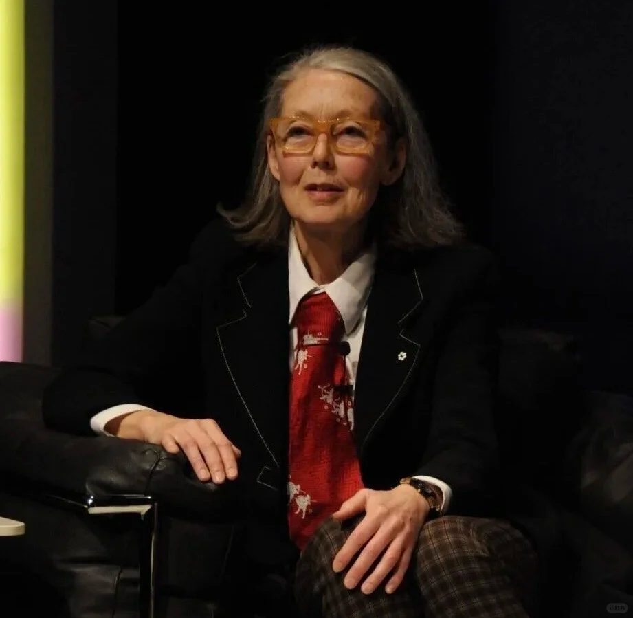 新晋时尚大姥是刚拿诺贝尔奖的76岁老奶,拒掉Prada和Celine代言咋让奢侈品高攀不起?