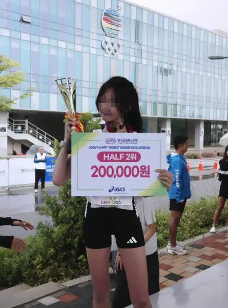 25岁女网红参加首尔马拉松比赛时不幸离世,倒下时离终点只剩497米……