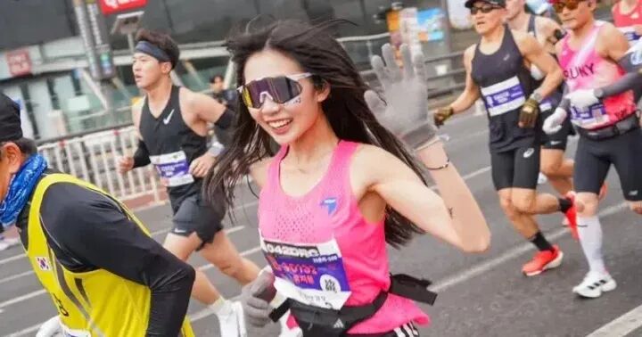 25岁女网红参加首尔马拉松比赛时不幸离世,倒下时离终点只剩497米……