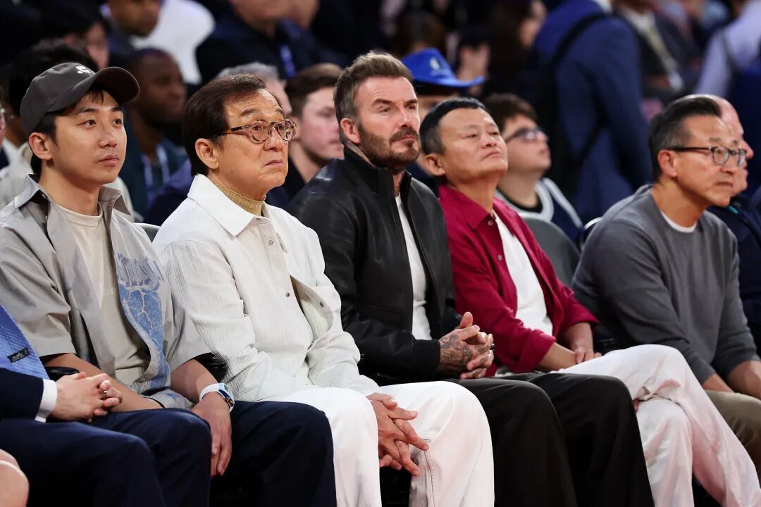马云、蔡崇信、贝克汉姆同框!千亿富豪越有钱越松弛…