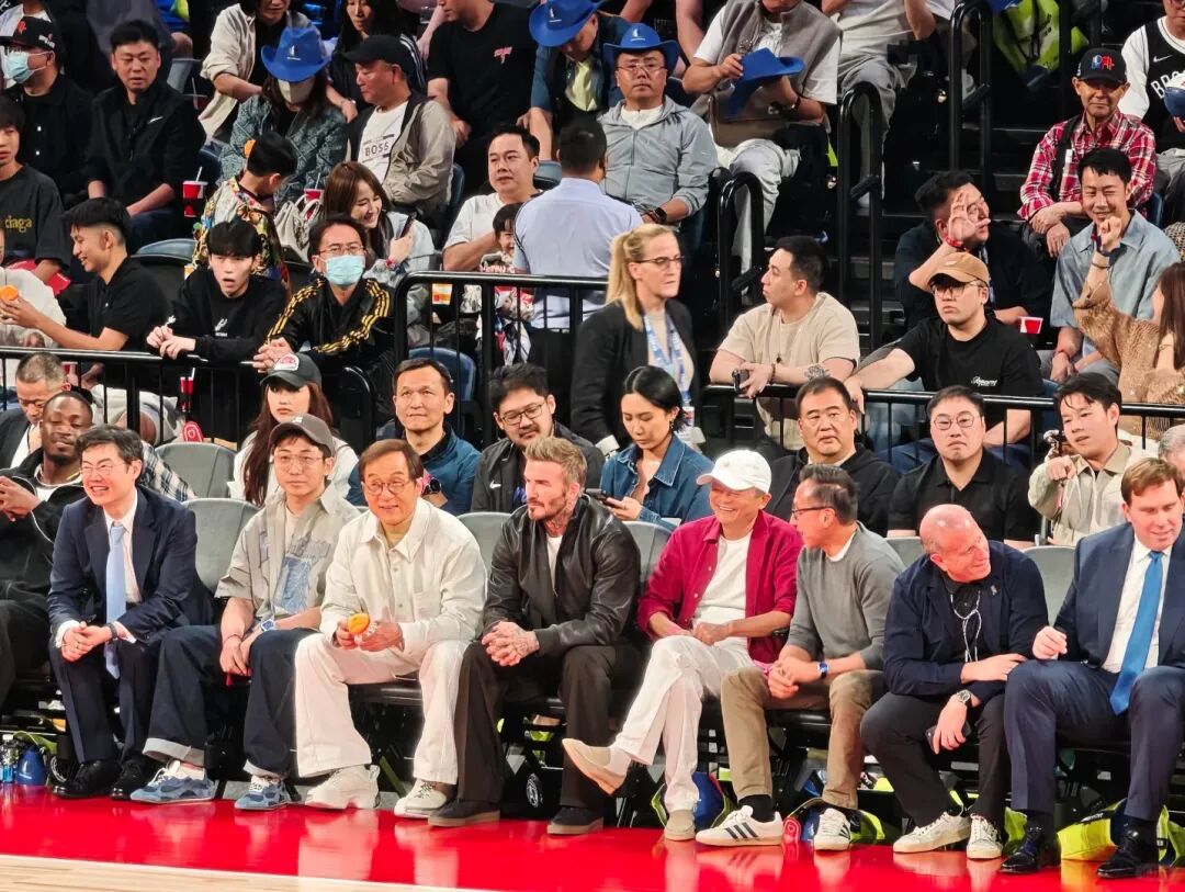 马云、蔡崇信、贝克汉姆同框!千亿富豪越有钱越松弛…
