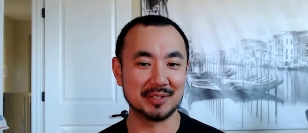 把儿子逼疯也要追爱!他网恋被骗50万刀,还不断反转刷新下限