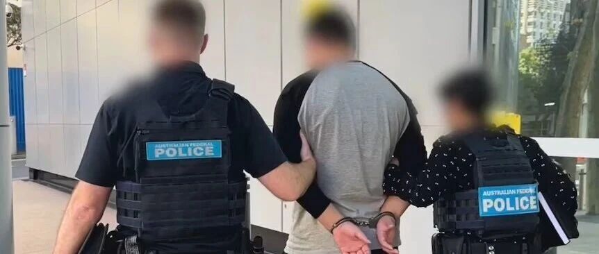 “我们完蛋了！”澳洲华人母女为与各自丈夫团聚，竟开车5000公里做这事！双双获刑！