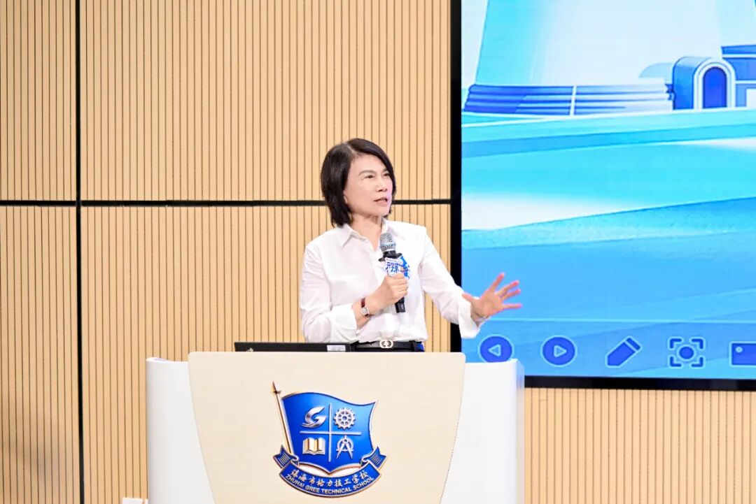 校长董明珠现身格力技工学校“开学第一课”:校内超市宰学生?不许!校内学生谈恋爱?不许!