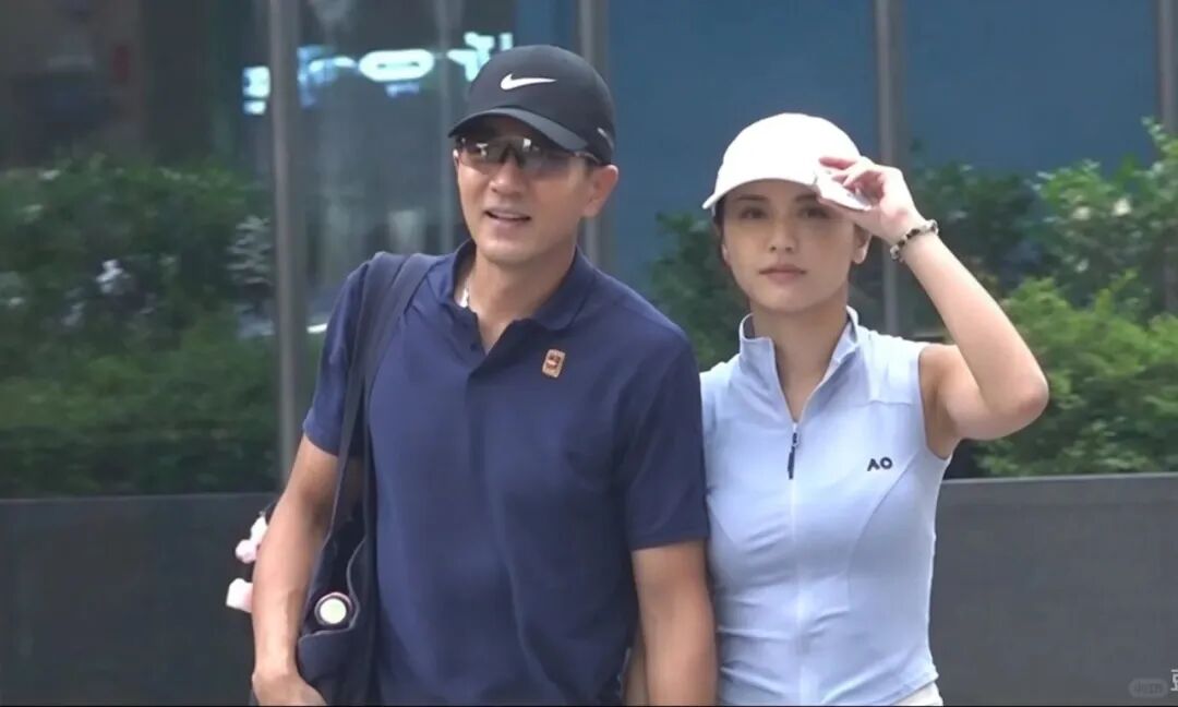 52岁刘恺威承认新恋情,女友比他小20岁,“我们是打网球认识的,都是很简单的人”