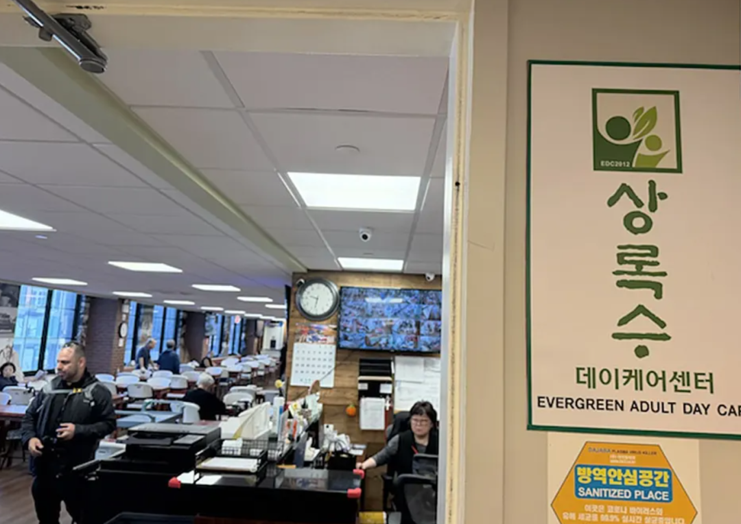 纽约多个华人区出大事!FBI突袭法拉盛、布碌崙八大道,现场搬出一箱箱证据,州长发声!