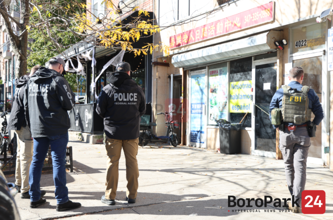 纽约多个华人区出大事!FBI突袭法拉盛、布碌崙八大道,现场搬出一箱箱证据,州长发声!