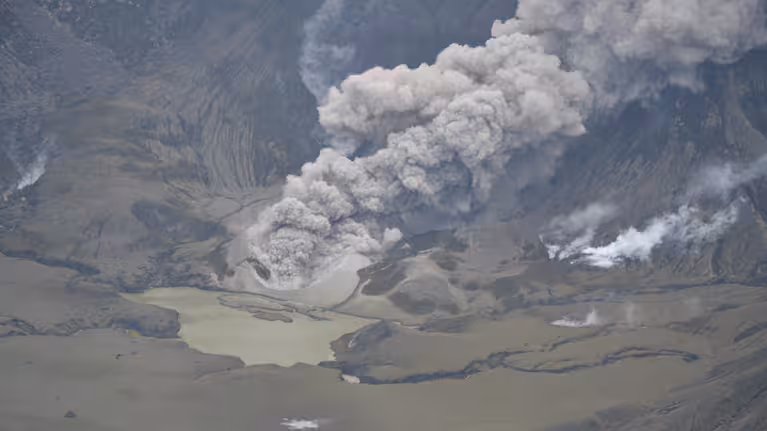 新西兰火山喷发,将持续数周