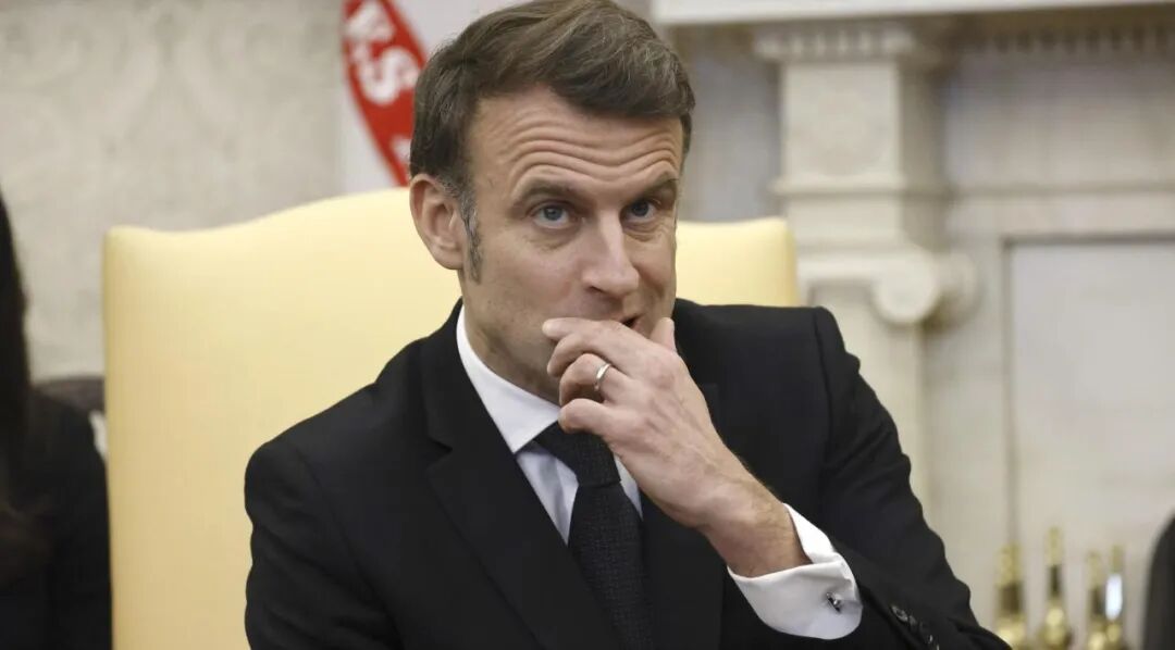 法国乱成一锅粥,年轻人集体上街!这背后,是一场老人与年轻人的抢钱之战.....