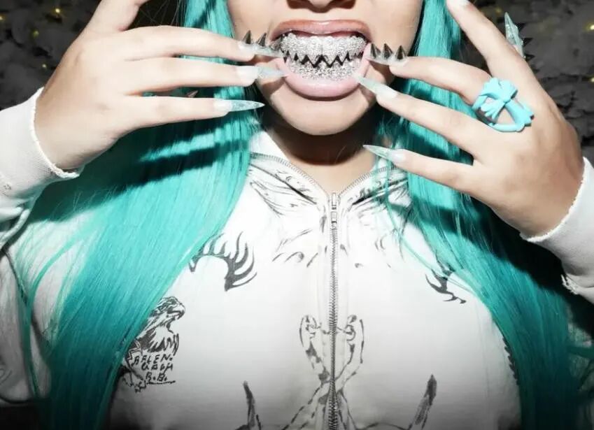 年度最佳晒娃?万圣节46岁金·卡戴珊Cos女儿小西北,这画风哈哈哈