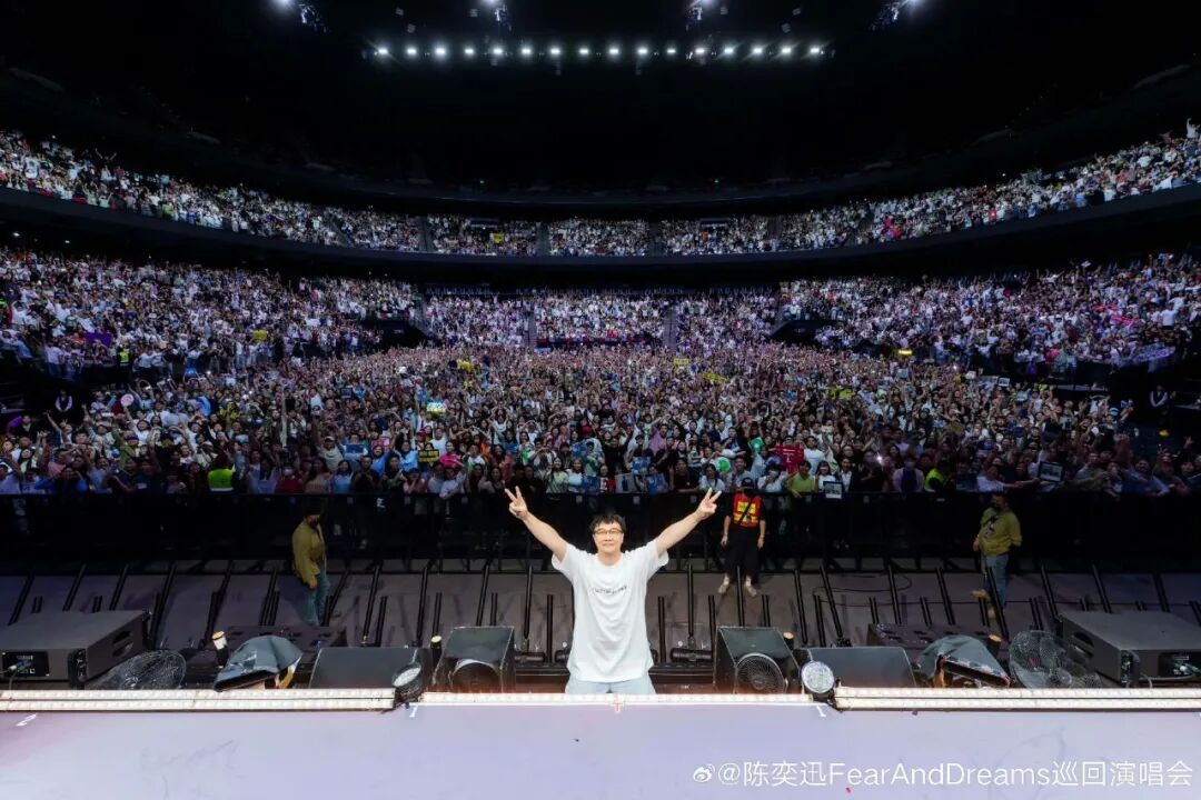 不许玩手机不许跟唱，他这场“史上规矩最多”的演出凭什么被炒出4万天价