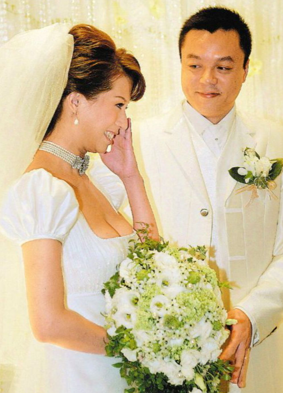 移民温哥华7年 华人女星宣布离婚! 丈夫被曝欠债千万后失联 她直播卖货养娃!