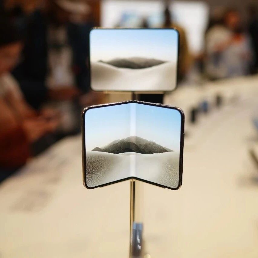 刚买的就出故障？苹果回应iPhone Duo“裂屏”问题