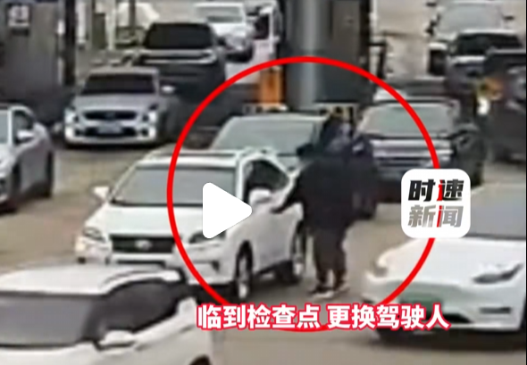 华人拿美国驾照回中国开车,被交警当场查获!反问:美国都认可中国驾照,凭啥中国不认?