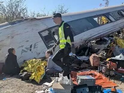 68人死亡,疑似LZB系统故障,现场惨不忍睹,献血民众排长龙——西班牙列车追尾事故后