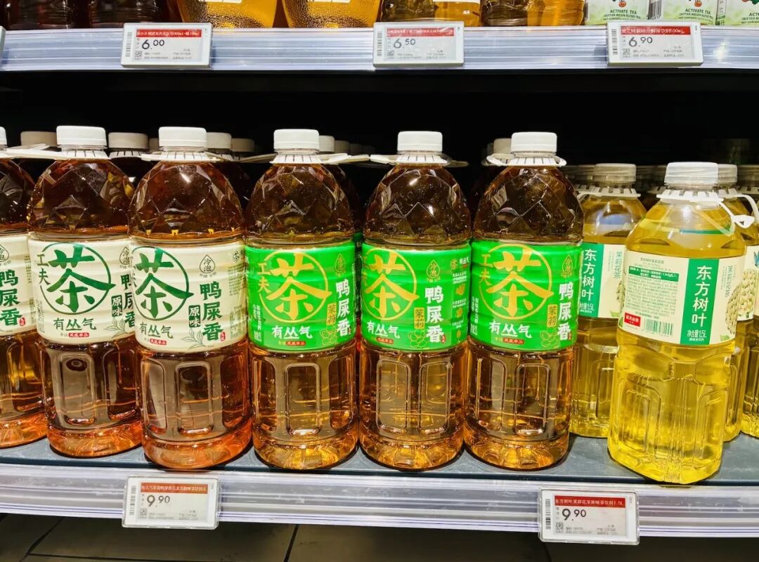 “喝大水”爆梗带飞大瓶装