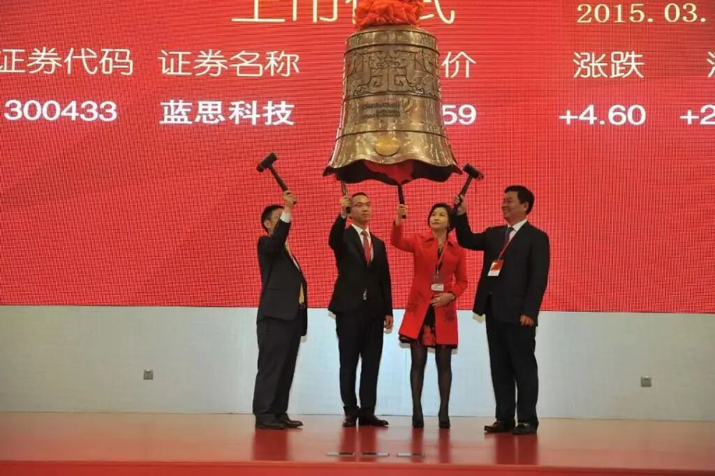 56岁周群飞成中国女首富,国宴和马斯克坐一桌!打工妹逆袭靠这三点