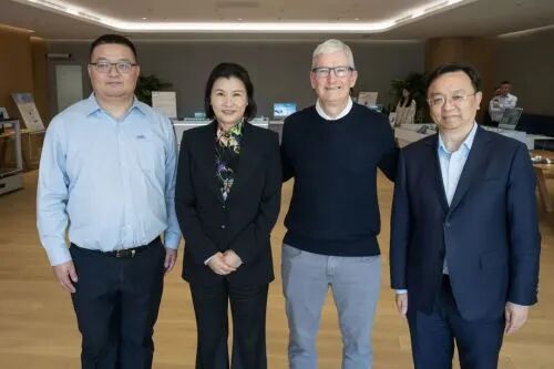 56岁周群飞成中国女首富,国宴和马斯克坐一桌!打工妹逆袭靠这三点