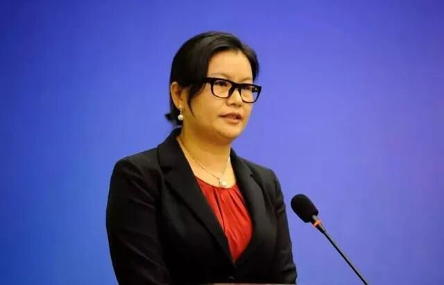 56岁周群飞成中国女首富,国宴和马斯克坐一桌!打工妹逆袭靠这三点
