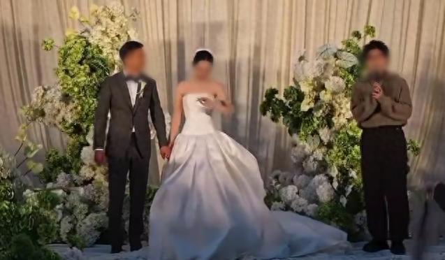 毛不易婚礼现场“翻车”引发巨大舆论:这次他被骂,真不冤…