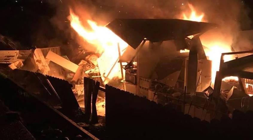中区民宅爆炸天摇地动炸飞屋顶 “这房子彻底烧没了”