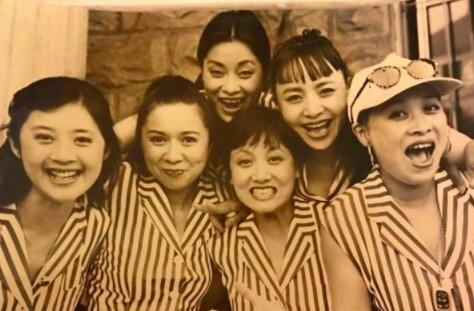 那英晒20年前旧照 宋丹丹蔡明毛阿敏少女感十足