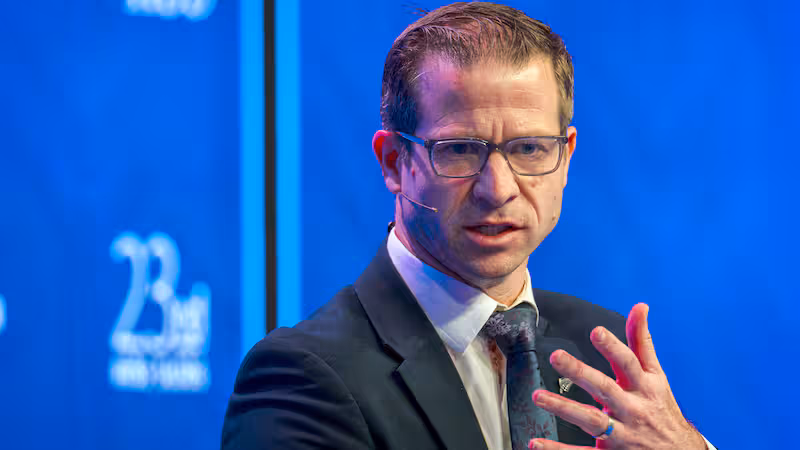 new-zealand-defence-minister-chris-penk-speaks-during-the-23-HLK5TRKTCVHJRMCWUC7VJCJZMA.jpg | Chris Penk发起领导人挑战失败遭撤职，宣布将退出政坛