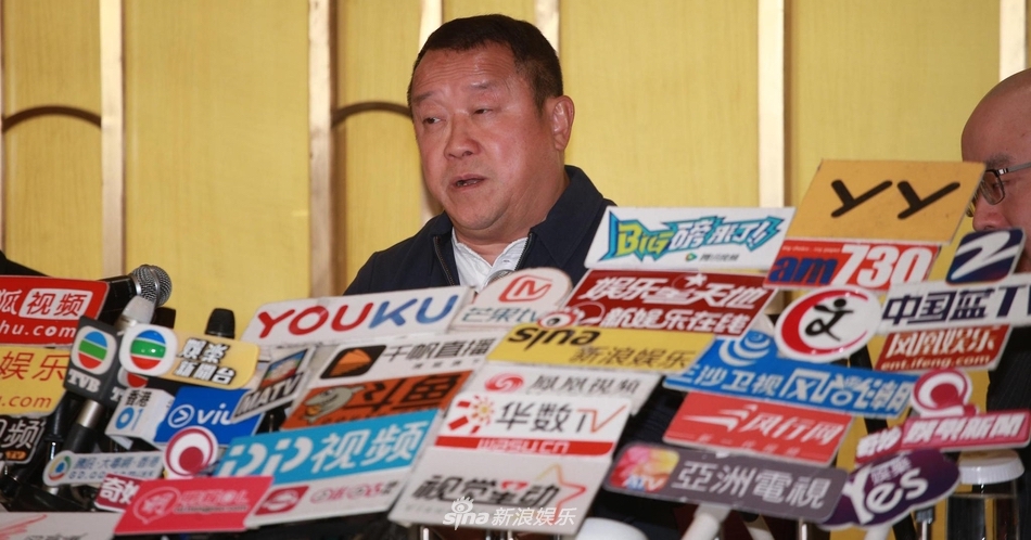 曾志伟开记者会澄清性侵疑云 韩颖华喊话：控告老婆子？坐等！