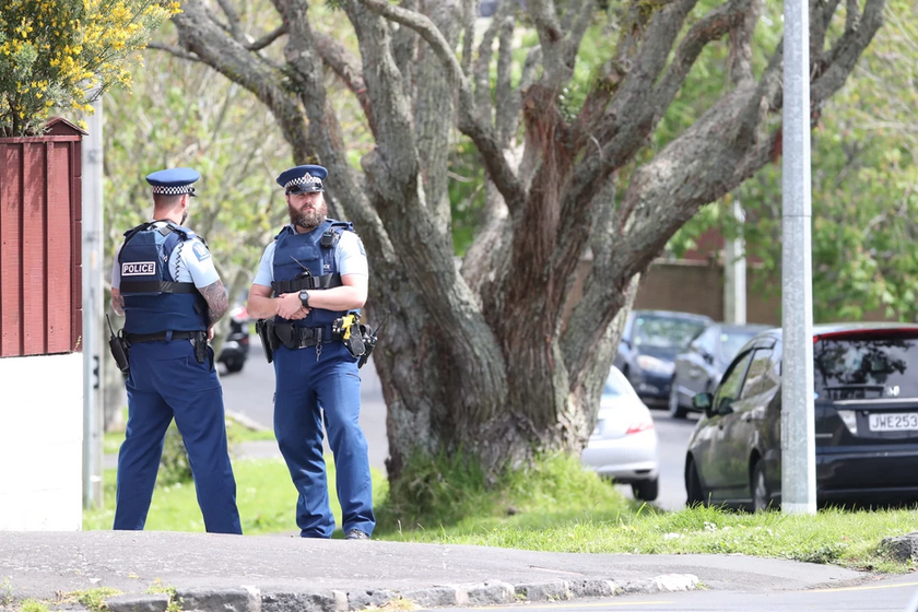 快讯：奥克兰中区出现危险人物？！ 武装警察、直升机全出动！