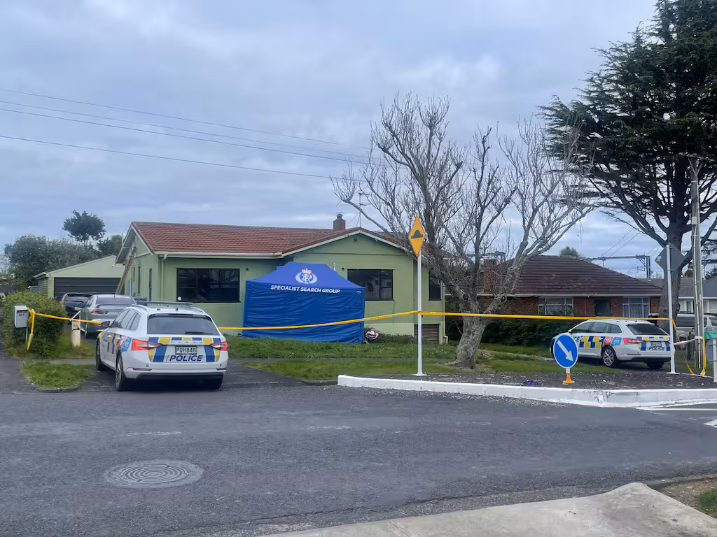 police-at-the-scene-on-cambridge-tce-in-papatoetoe-5OXDK7TG4JERLKXJDPJKP24BHM.jpg