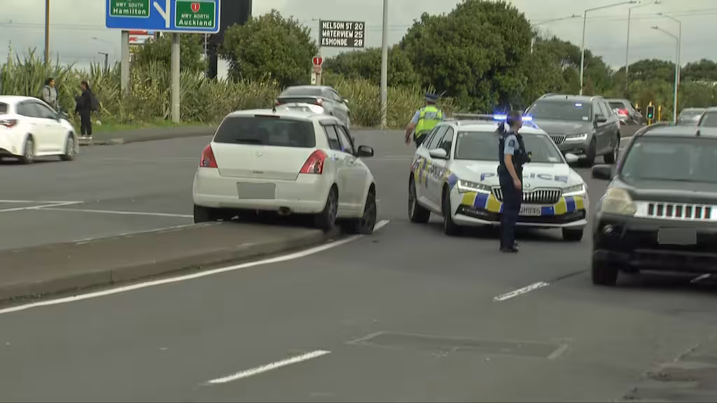police-surround-a-white-car-at-aucklands-sylvia-park-KKX7CMGFGJDDZD6NIIVAPDMP6E.jpg