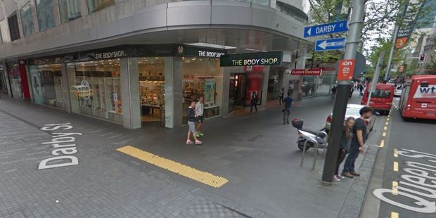 偷叉车昆街逆行还想撞警察 谁给你这么大的胆子！