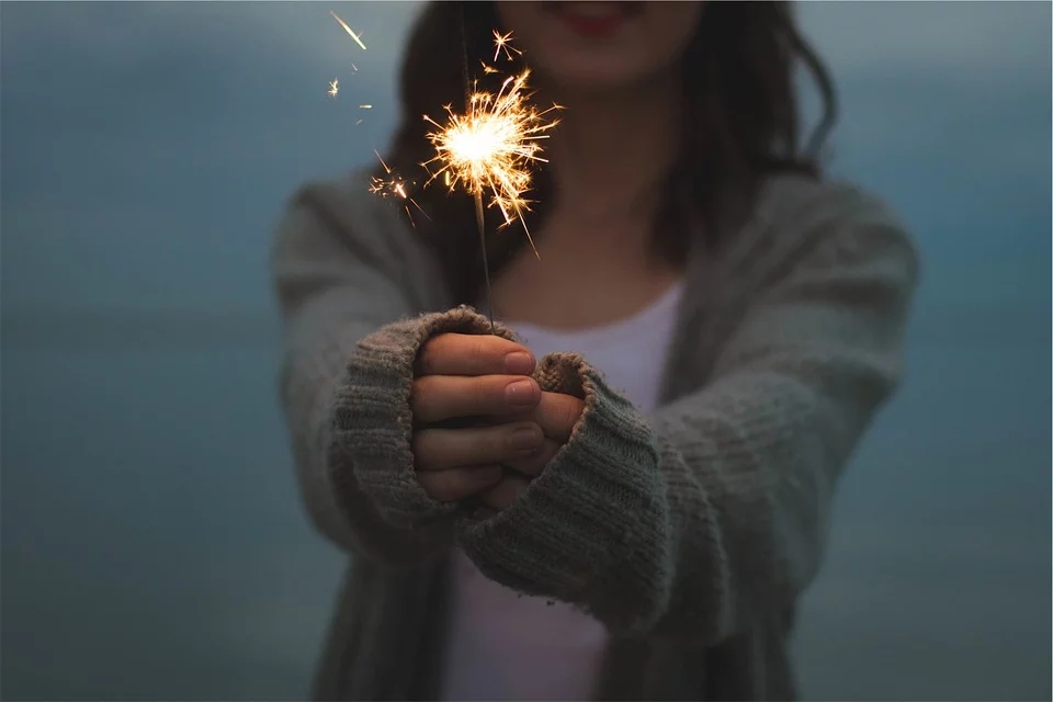 2019年那些成年人的崩溃瞬间，看着看着就哭了
