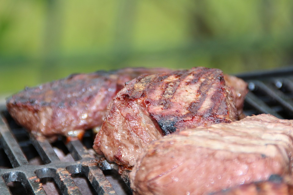 中国暂停从6家澳工厂进口牛肉 影响或超1亿澳元